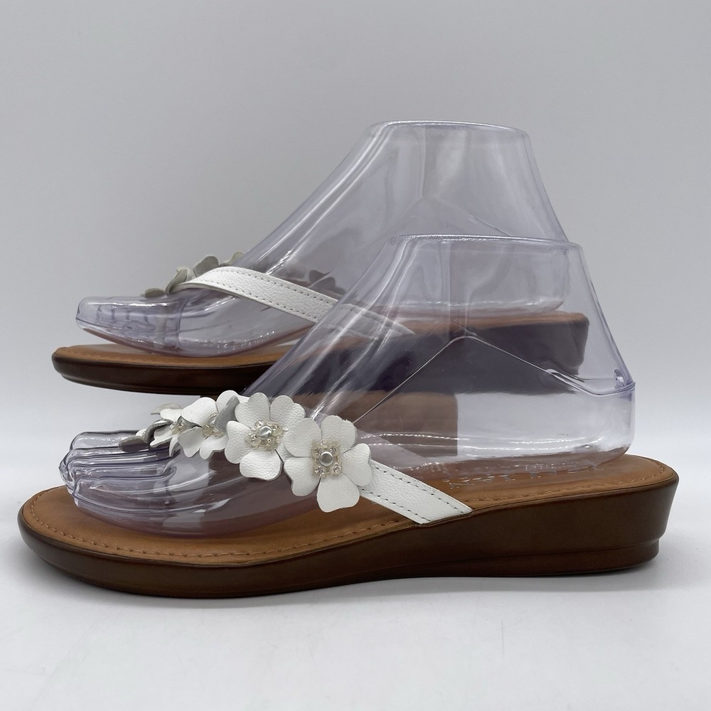 Italian Shoemakers Womens 6.5 Xolani Sandals White Floral Rhinestone Flip Flop